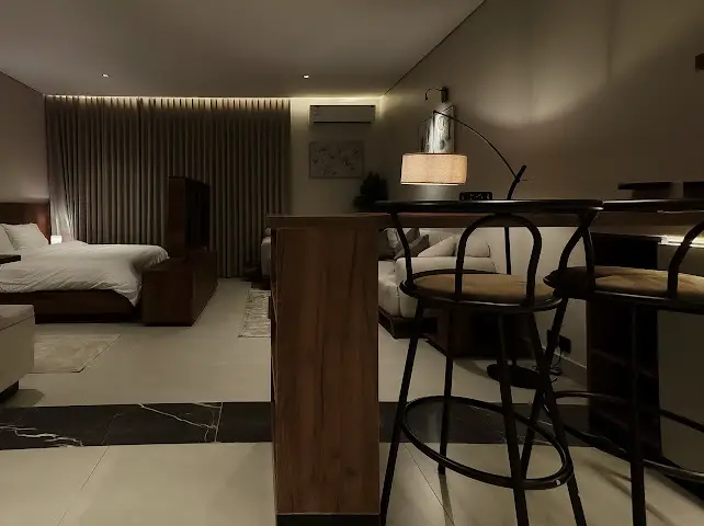 استديو هادئ بدخول ذاتي