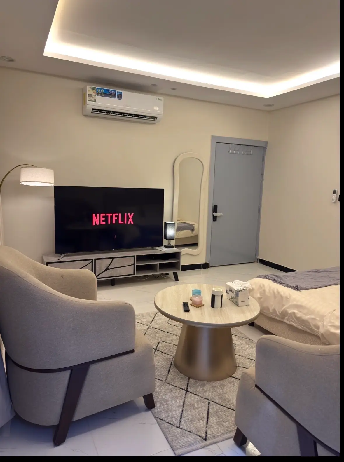استديو بتصميم أنيق ودخول ذاتي