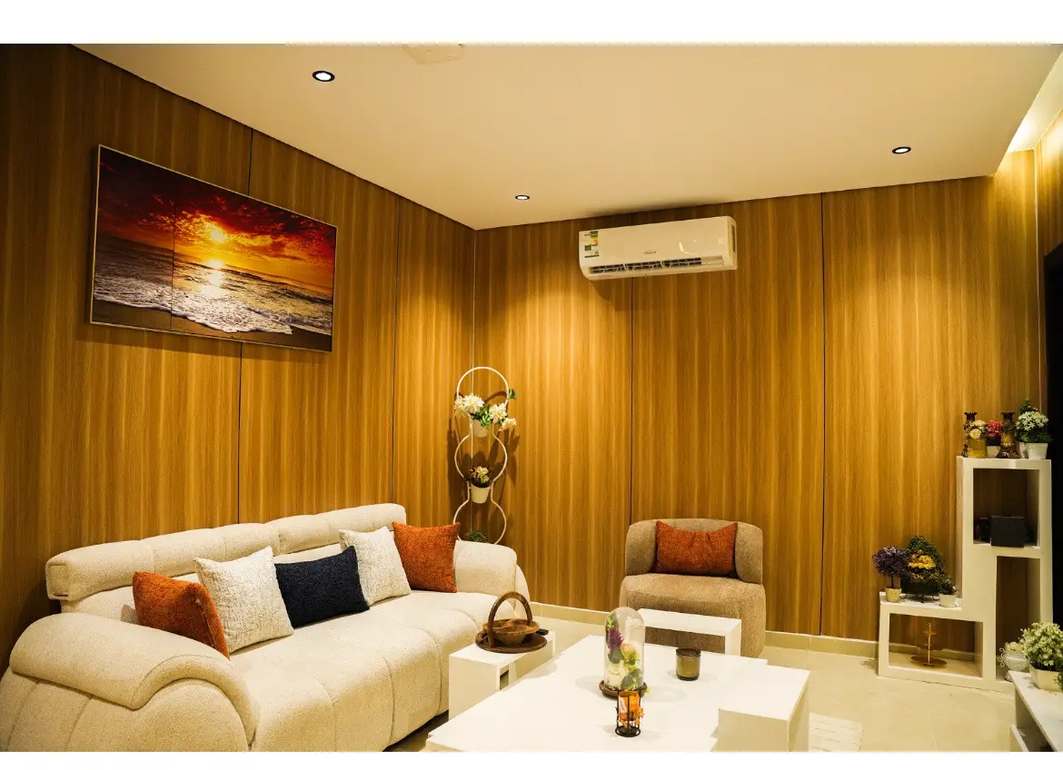 شقة بصالة أنيقة ودخول ذاتي